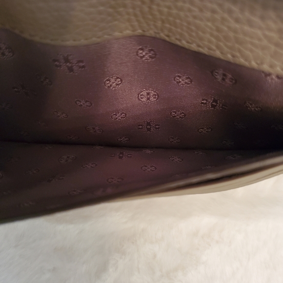 TORY BURCH ⭐️NEW!⭐️ Tory Burch Britten Slim Envelope Wallet - Picture 8 of 10